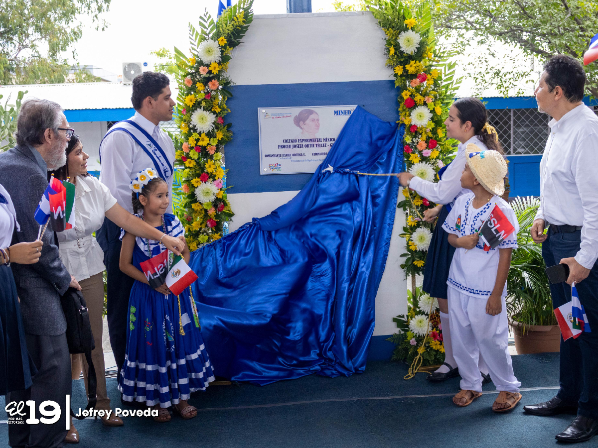 Oficializan nuevo nombre del Colegio Experimental México en homenaje a Josefa Ortiz Téllez Girón