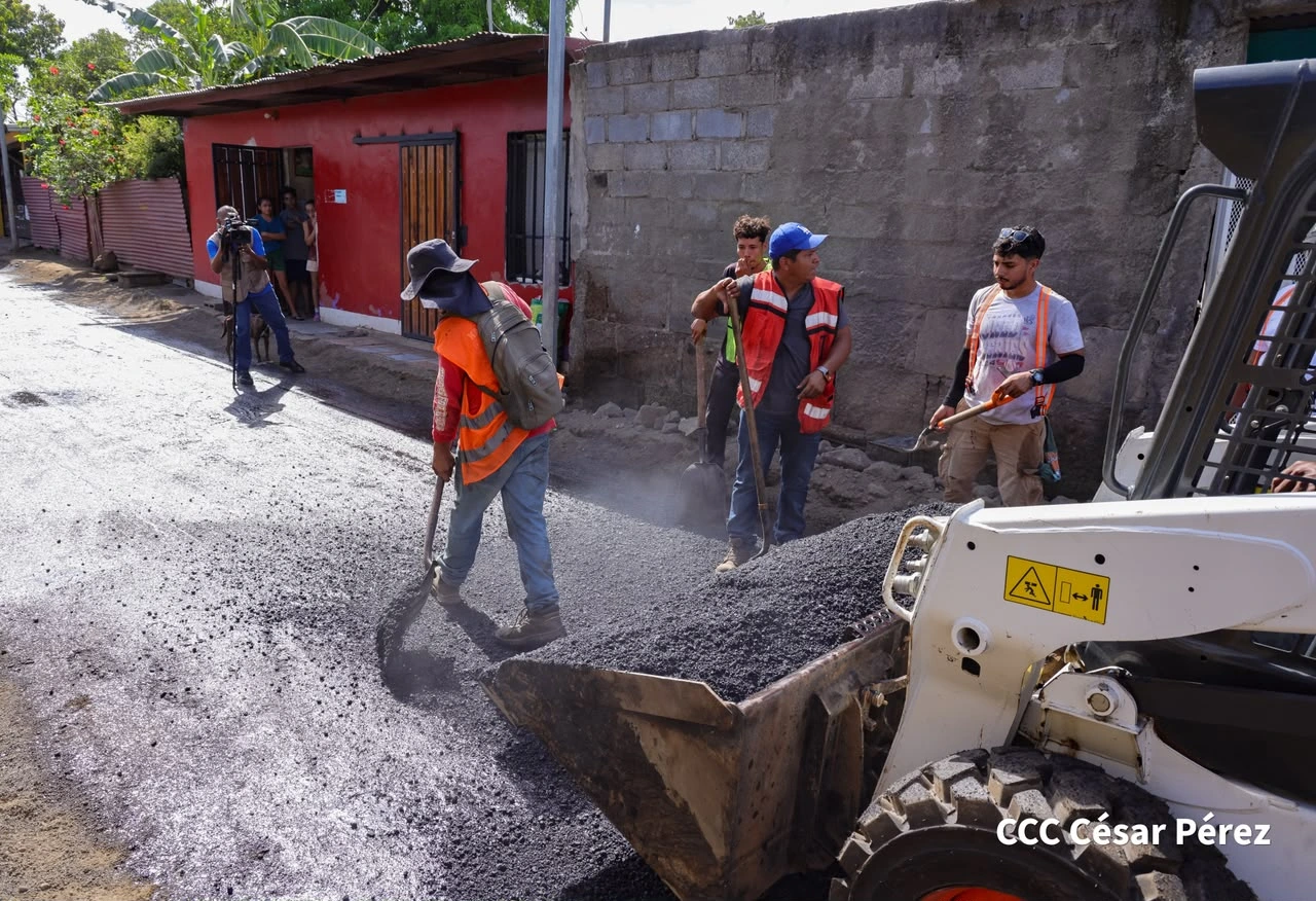 Alcaldía de Managua avanza con la pavimentación de calles en el barrio Omar Torrijos