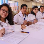 Juventud universitaria recibe Becas Pueblos Presidente para continuar avanzando en su formación profesional