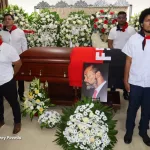Acompañan a familiares del poeta revolucionario David McField Richards tras su fallecimiento